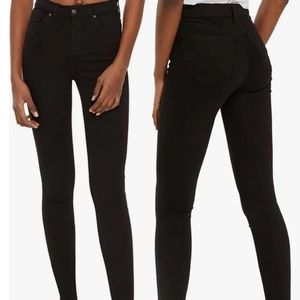 Topshop high waisted Jamie Jeans in black. Size: 26W 30L